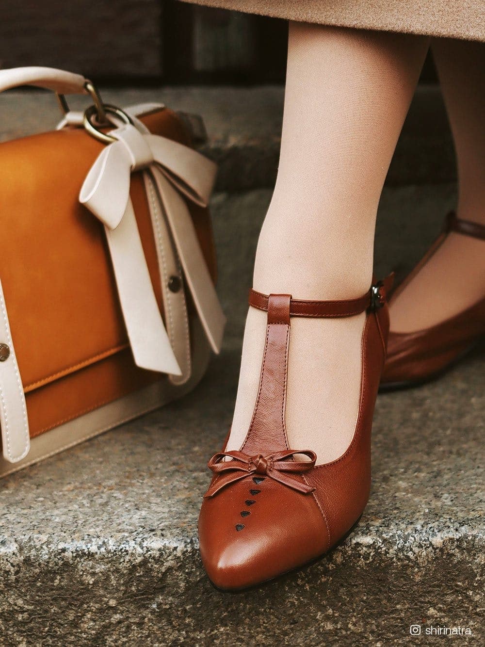 Women‘s Pointed-toe Leather Shoes