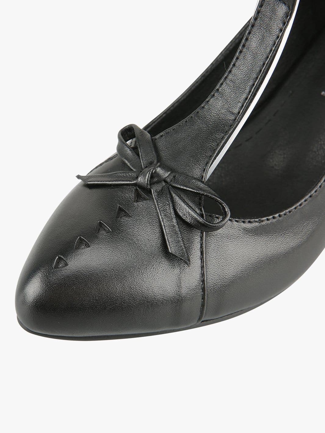 Women‘s Pointed-toe Leather Shoes